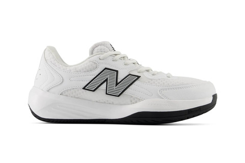 New Balance 696v6 Junior Tennis Shoes